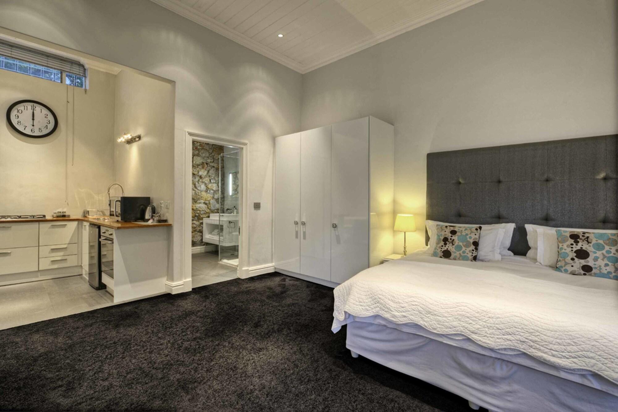 Studio, Suite