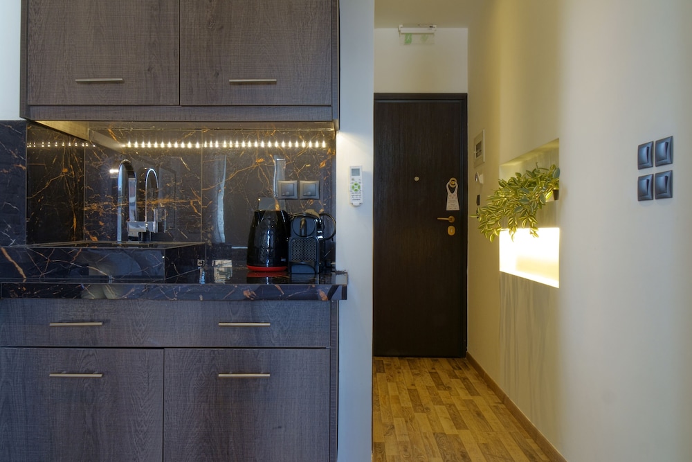 Athens Version Luxury Suites 9/70