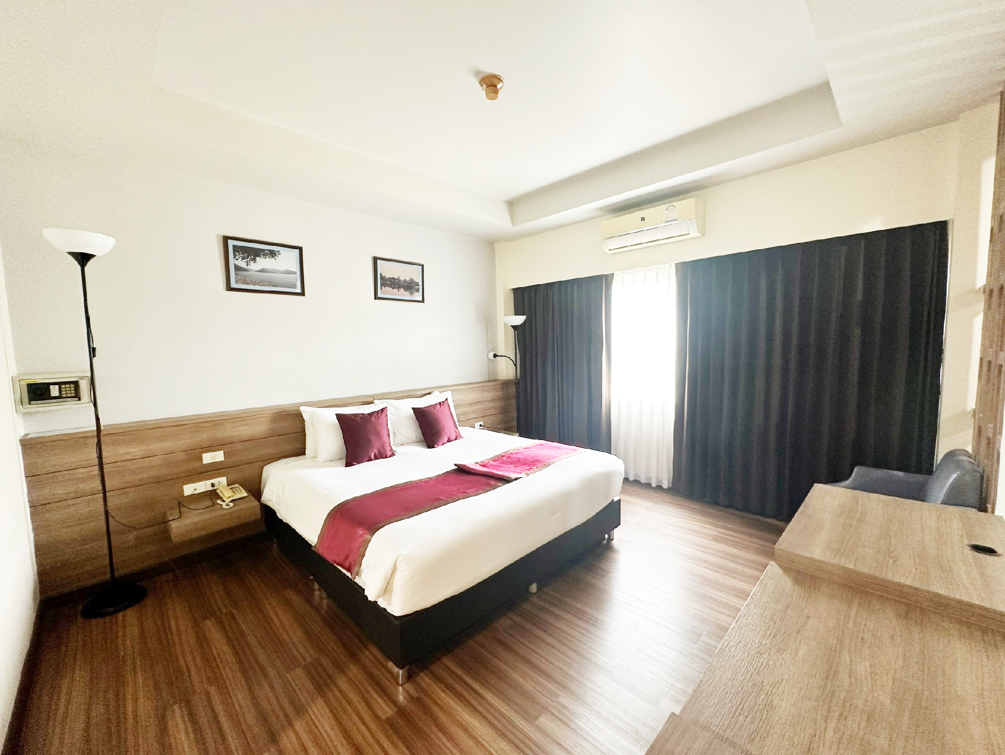 Executive, Suite