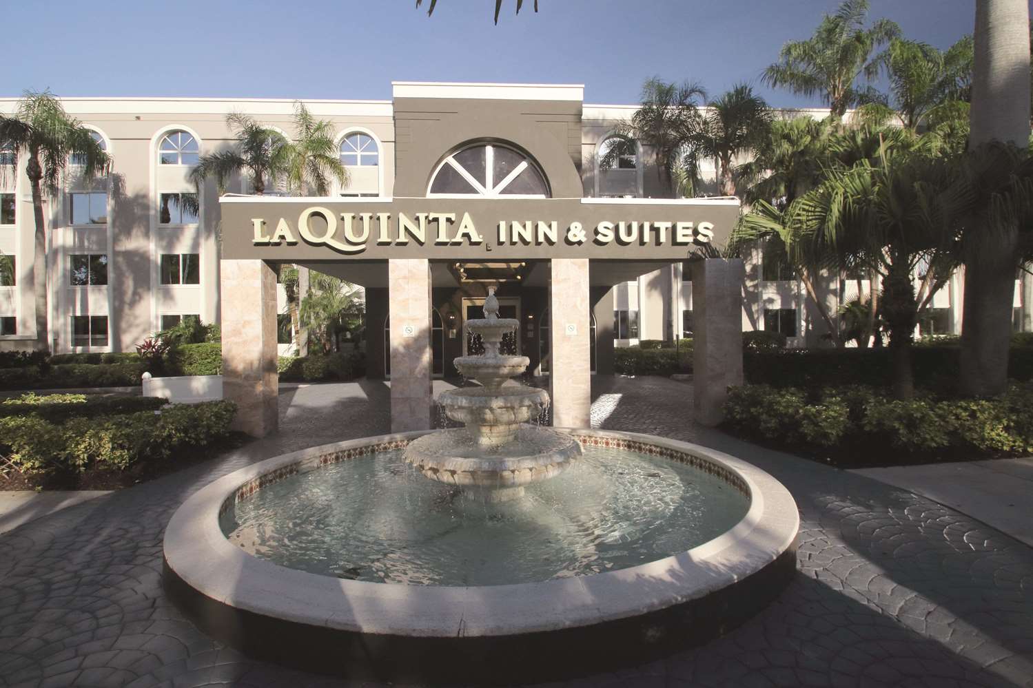 La Quinta Inn & Suites by Wyndham Coral Springs South 25/30