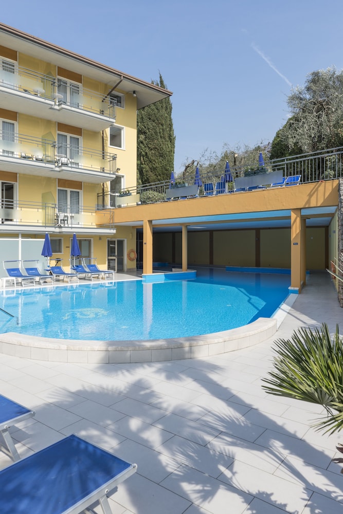 HOTEL DRAGO 6/50