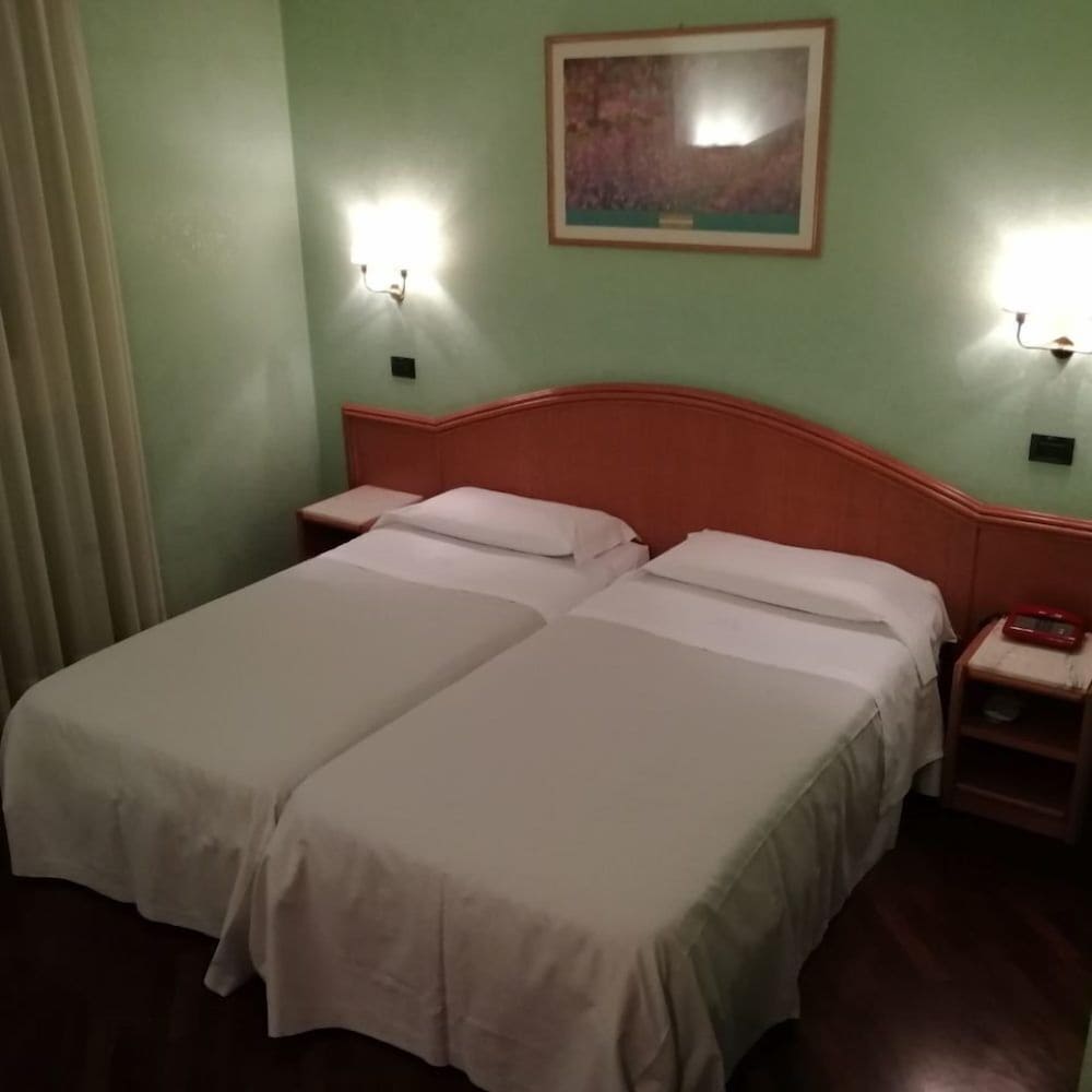 ROOM, SINGLE, DOUBLE BED