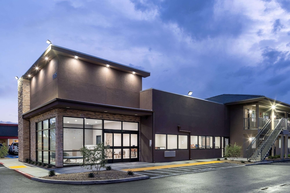 Ramada by Wyndham Modesto Yosemite Area 1/43