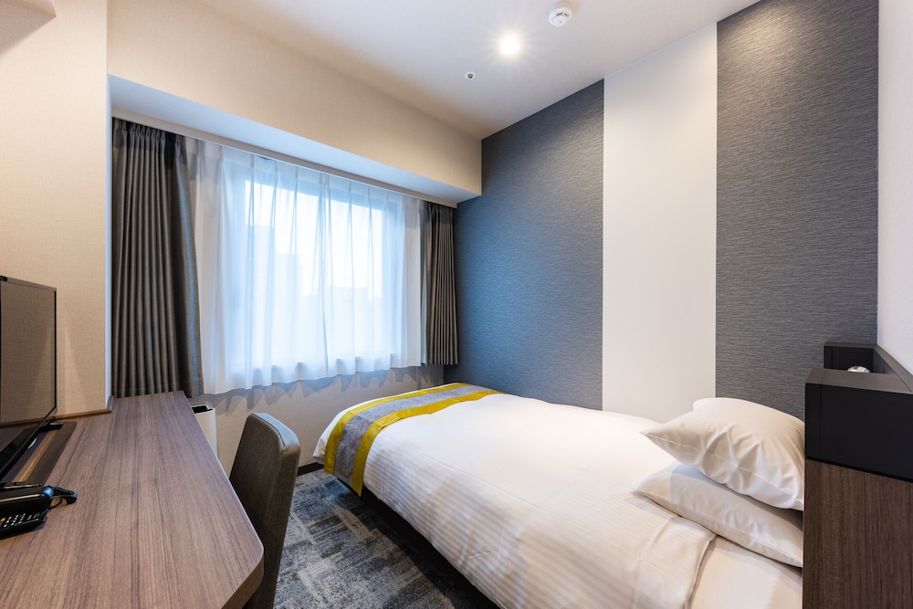 SEMI ROOM, SEMI DOUBLE BED
