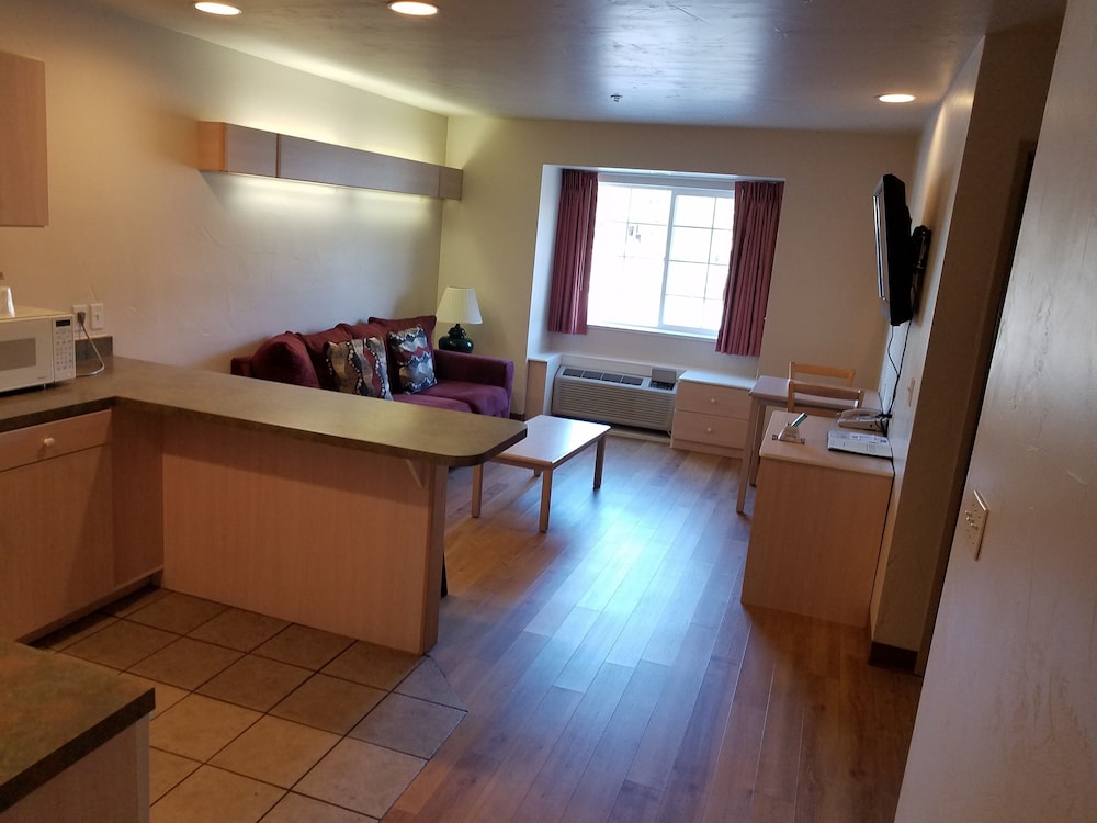 RIVER CANYON LODGE 37/57