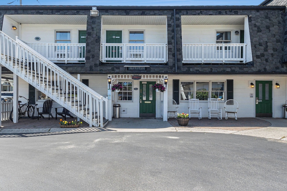Snyder Apos S Shoreline Inn 55/73