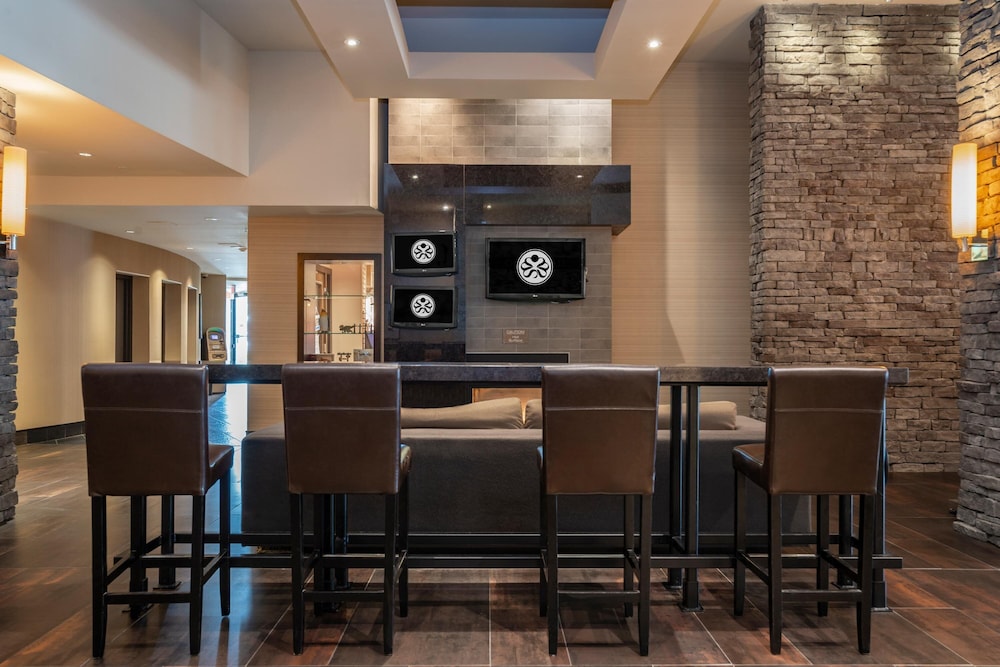 Sandman Signature Vancouver Airport Hotel 68/77