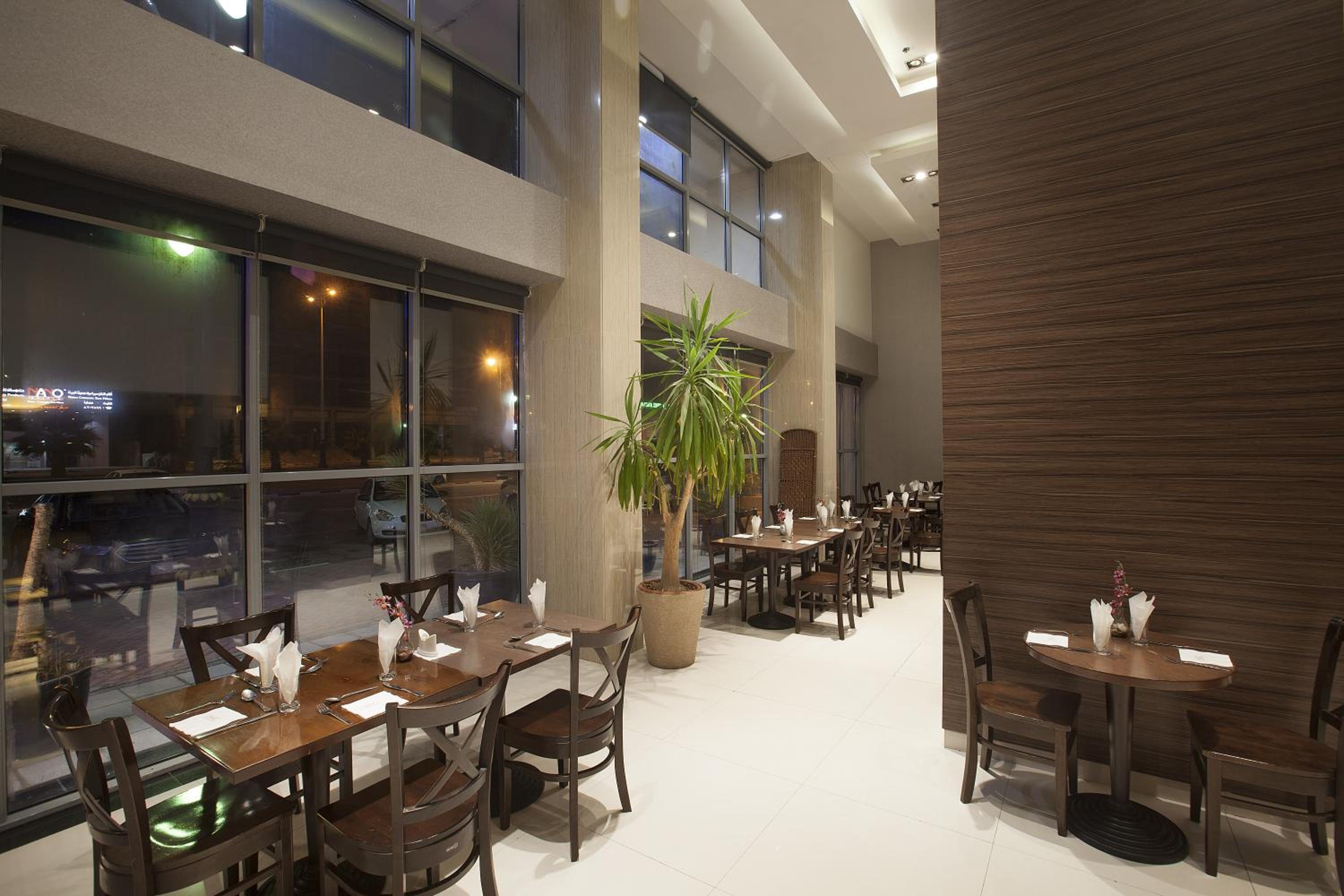 Watheer Hotel Suite 40/44