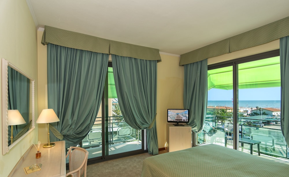 Hotel Siesta 38/66