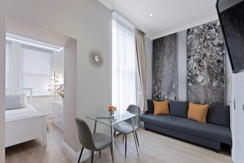 Guilford Street Apartments 34/50