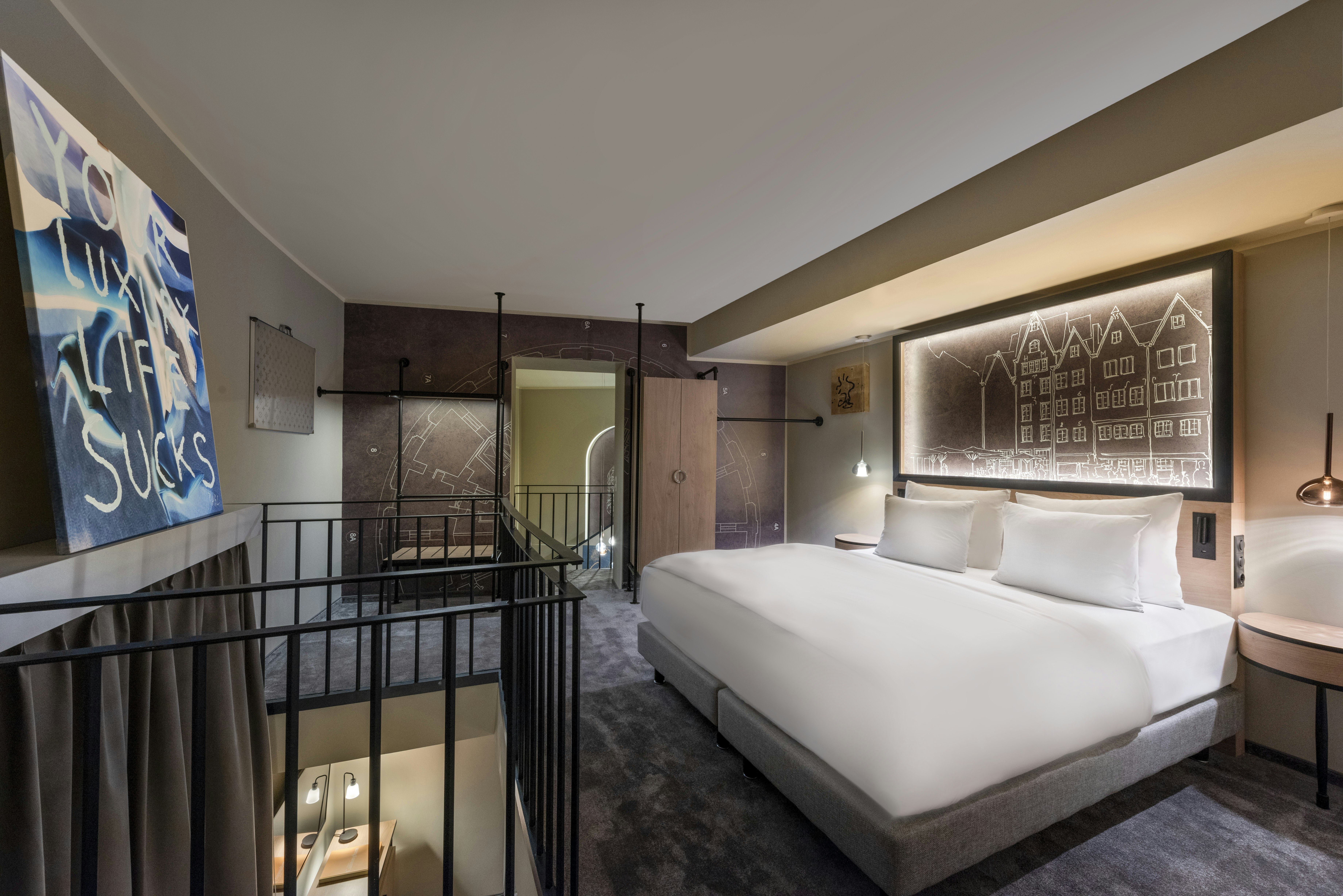 DUPLEX, ART, SUITE, KING BED