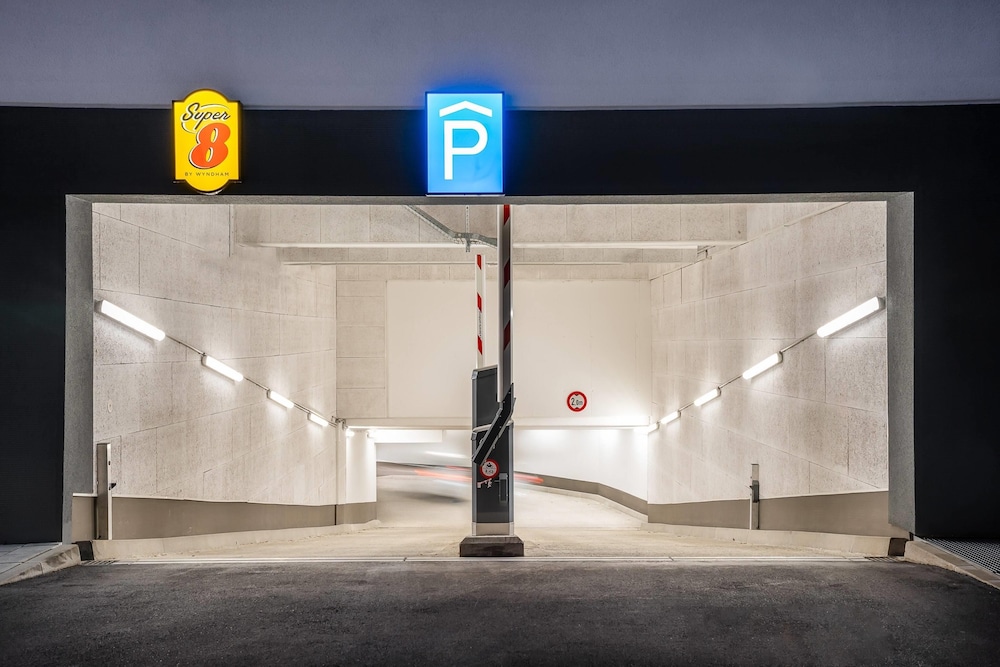 Super 8 by Wyndham Augsburg 48/53