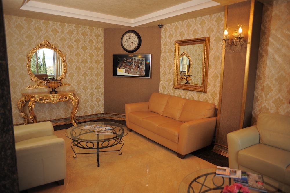 Golden Lake Hotel 29/50