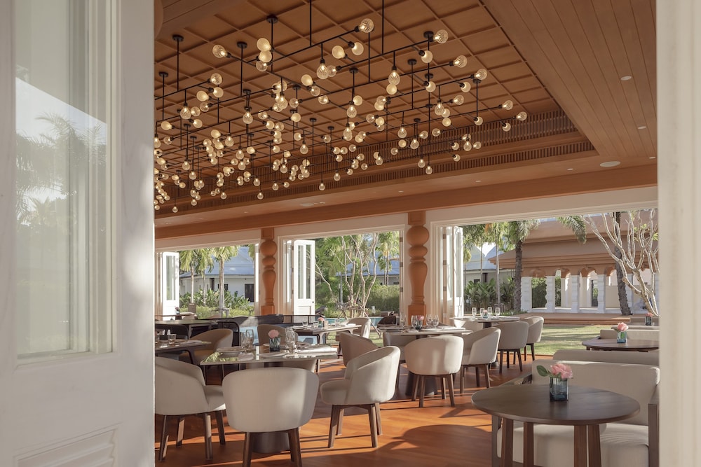 Royal Embassy Resort 54/65