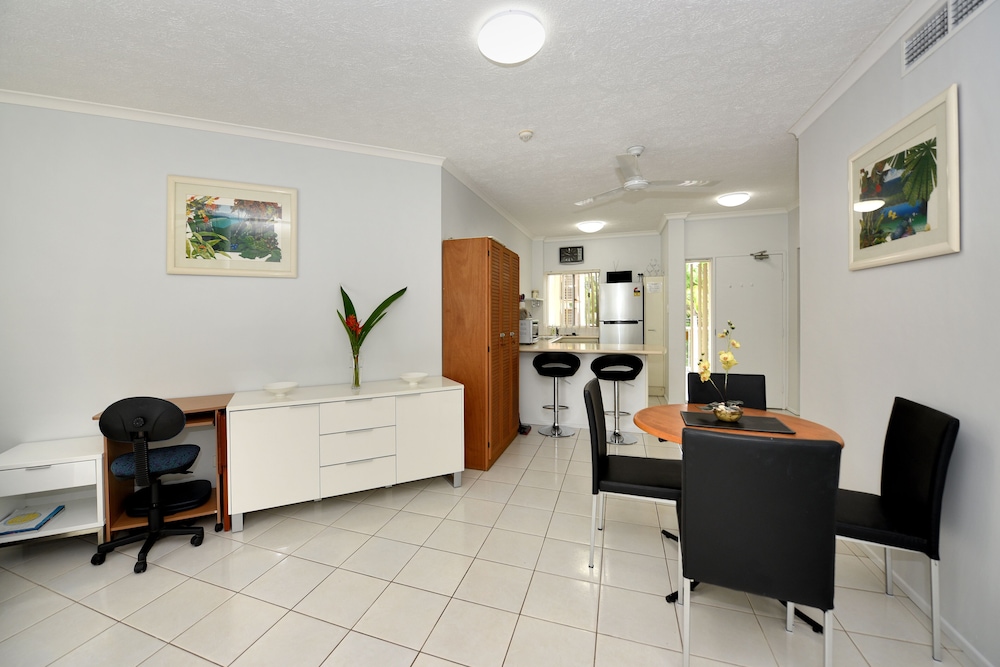 Golden Sands Beachfront Resort 33/70