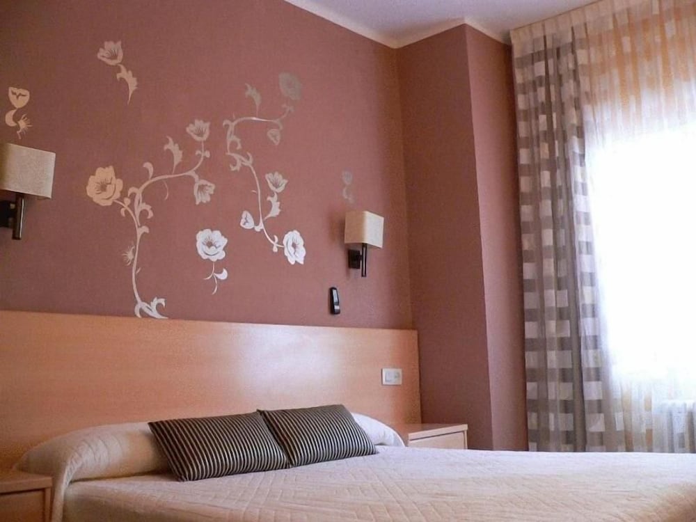 Hotel Llansola 40/67