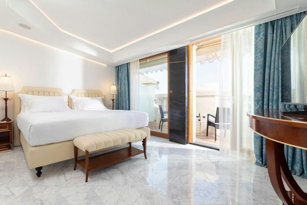 Signature, Suite, King Bed, Sea View, Balcony, Top Floor