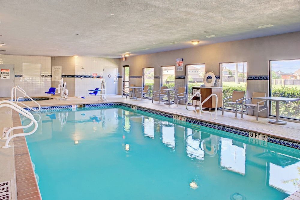 Holiday Inn Express Hotel Suites Hutto 39/72