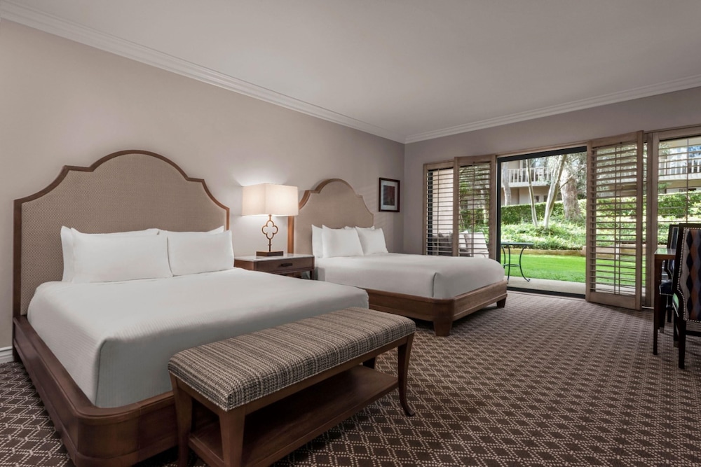 ROOM, 2 QUEEN BEDS, GARDEN OR FOUNTAIN VIEW, ACCESSIBLE