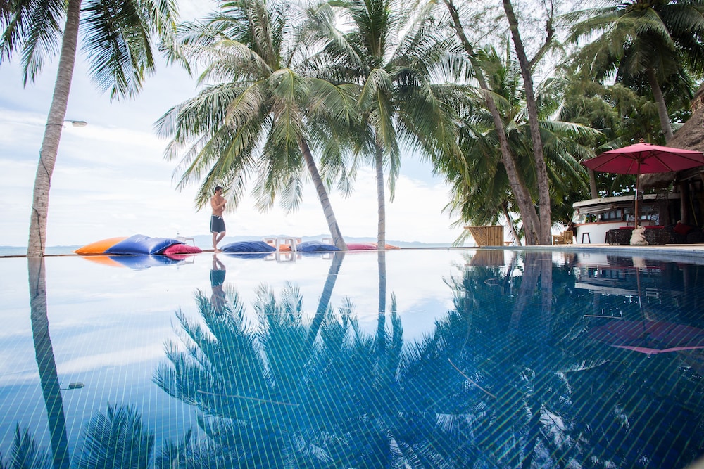 B52 BEACH RESORT 58/60