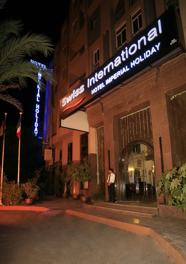 Imperial Holiday Hotel 14/86