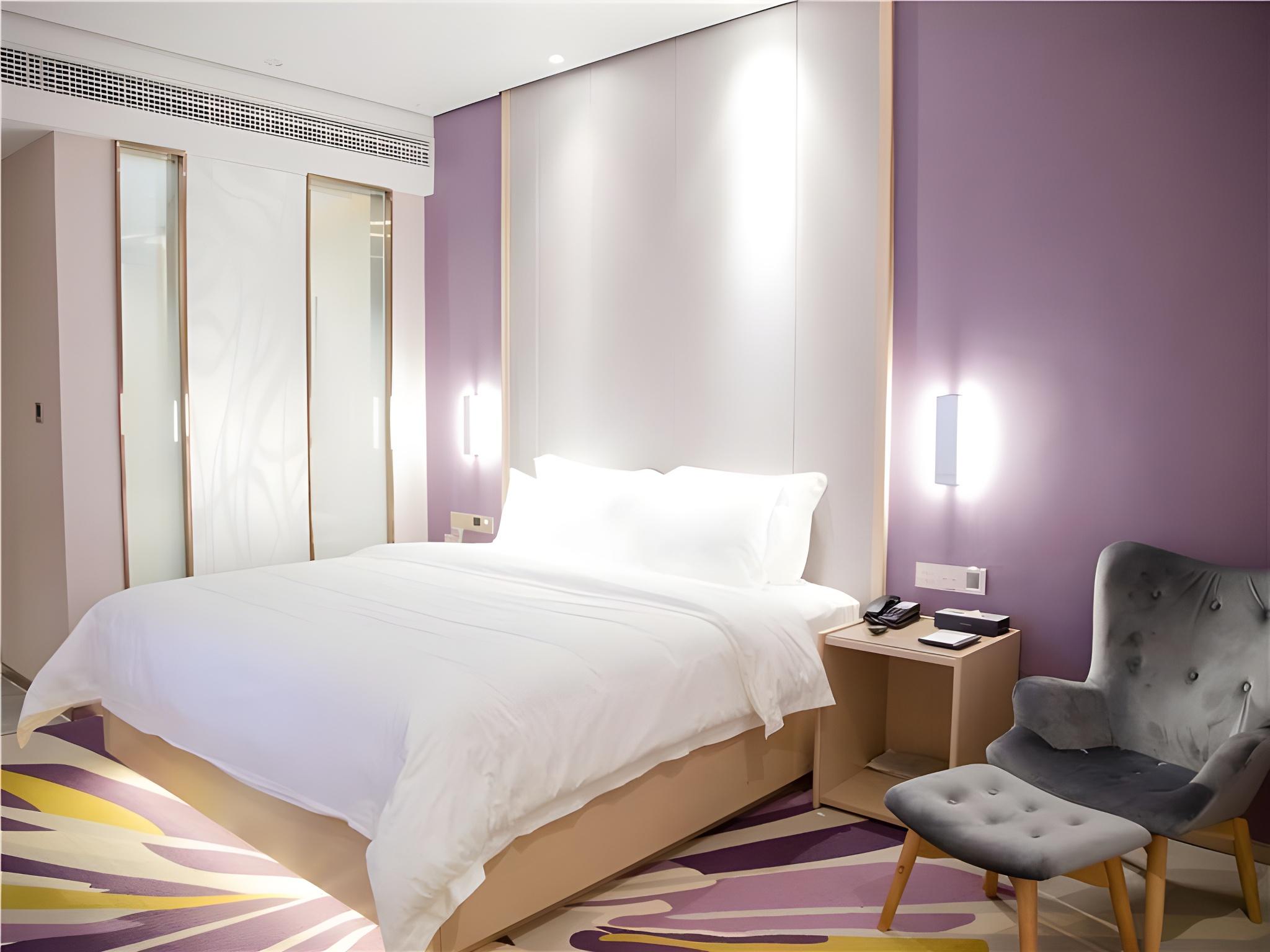 Nest, Superior, Queen Bed, No Window