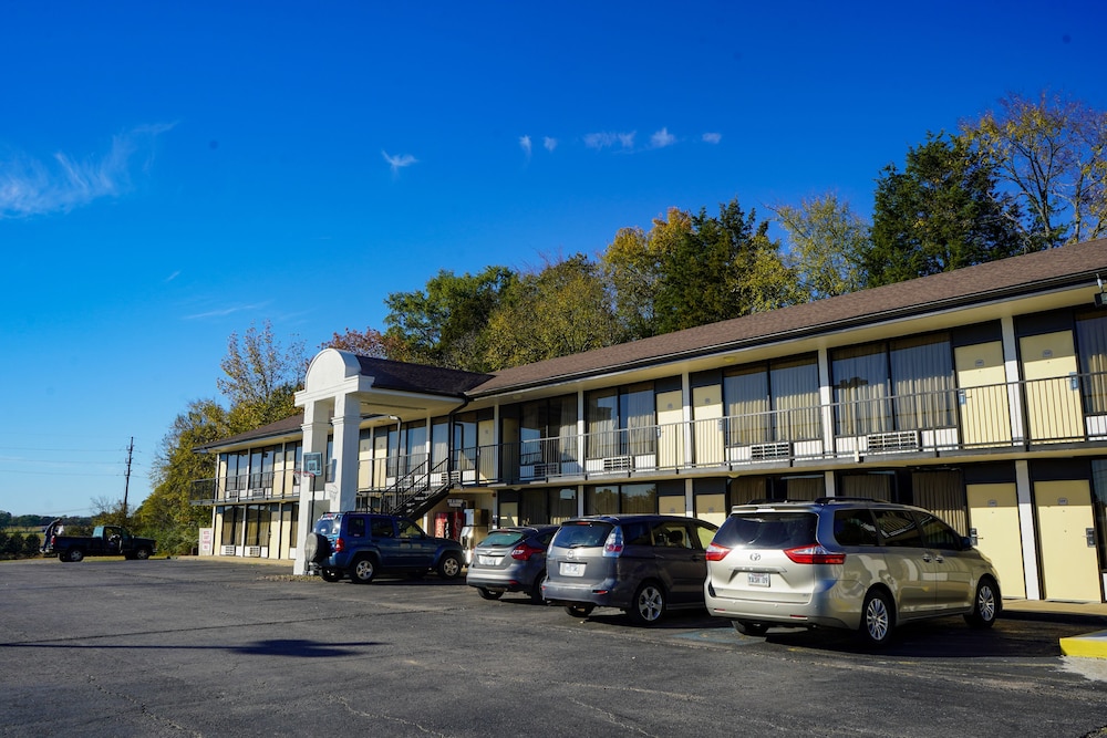 Sunset Inn Clarksville 33/44