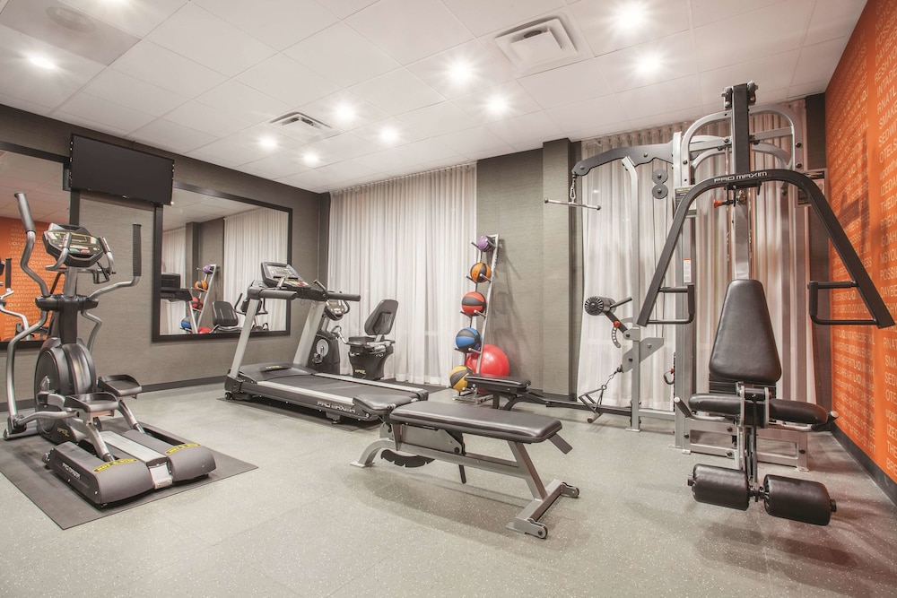 La Quinta Inn & Suites by Wyndham Forsyth 28/45