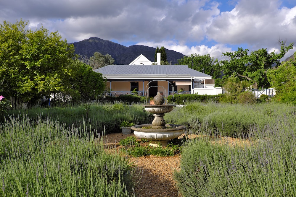 Chapter House Boutique Hotel 31/38