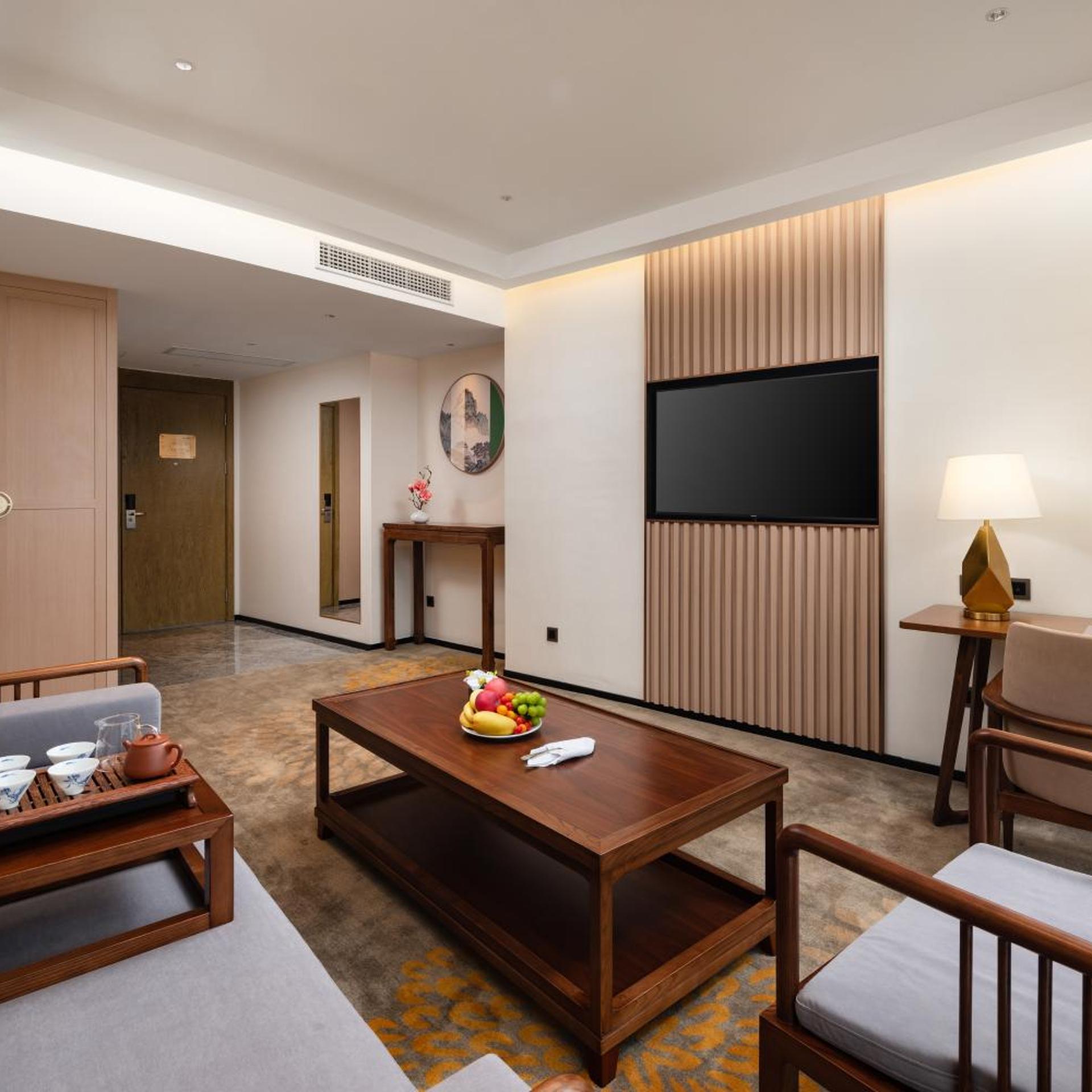MEHOOD LESTIE HOTEL 33/53