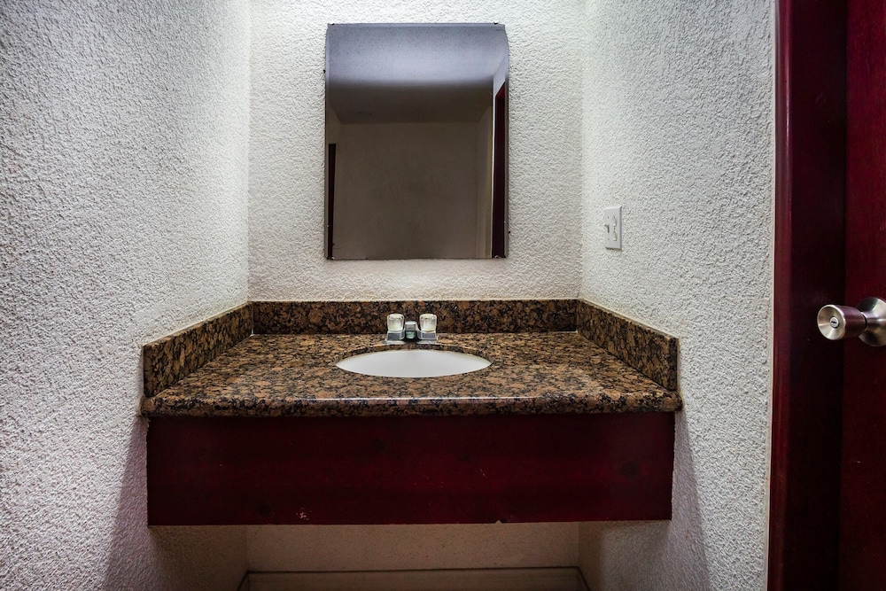 Hotel Costa Ensenada 66/68