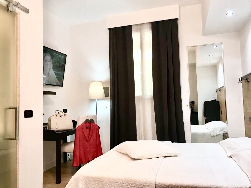 Business, Queen Bed
