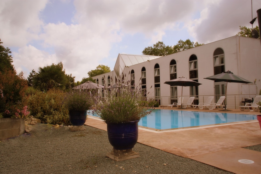 Agape Hotel Niort- Bessines 44/50