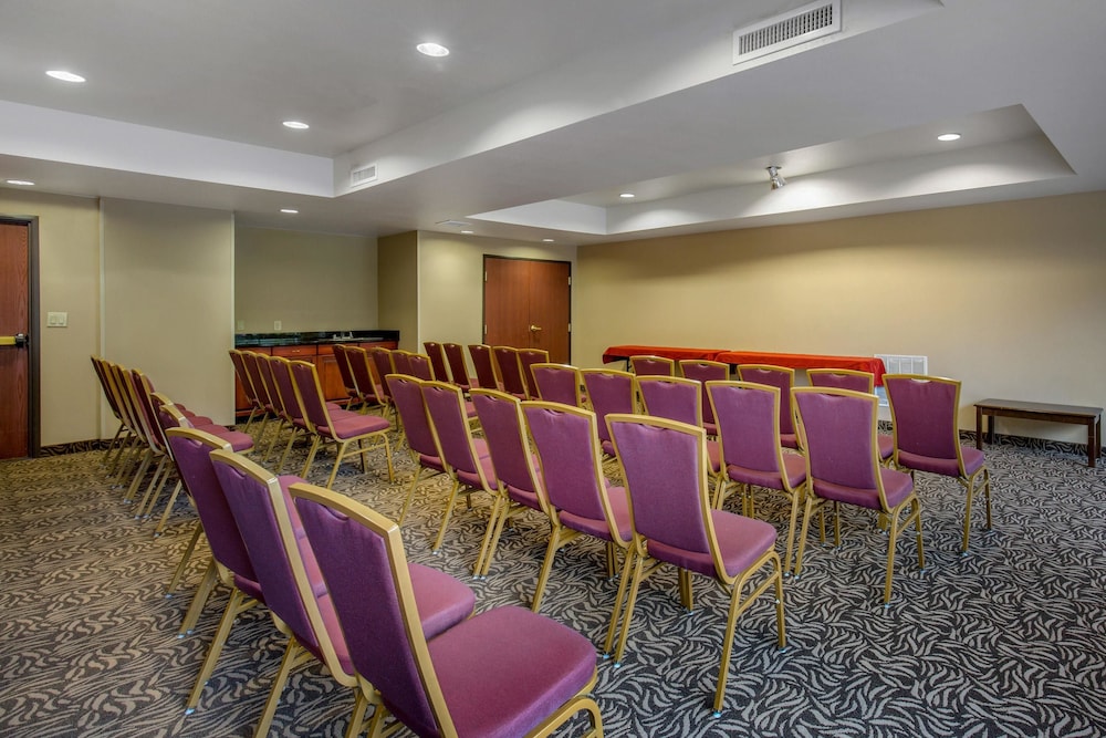 Comfort Suites Seaford 33/35