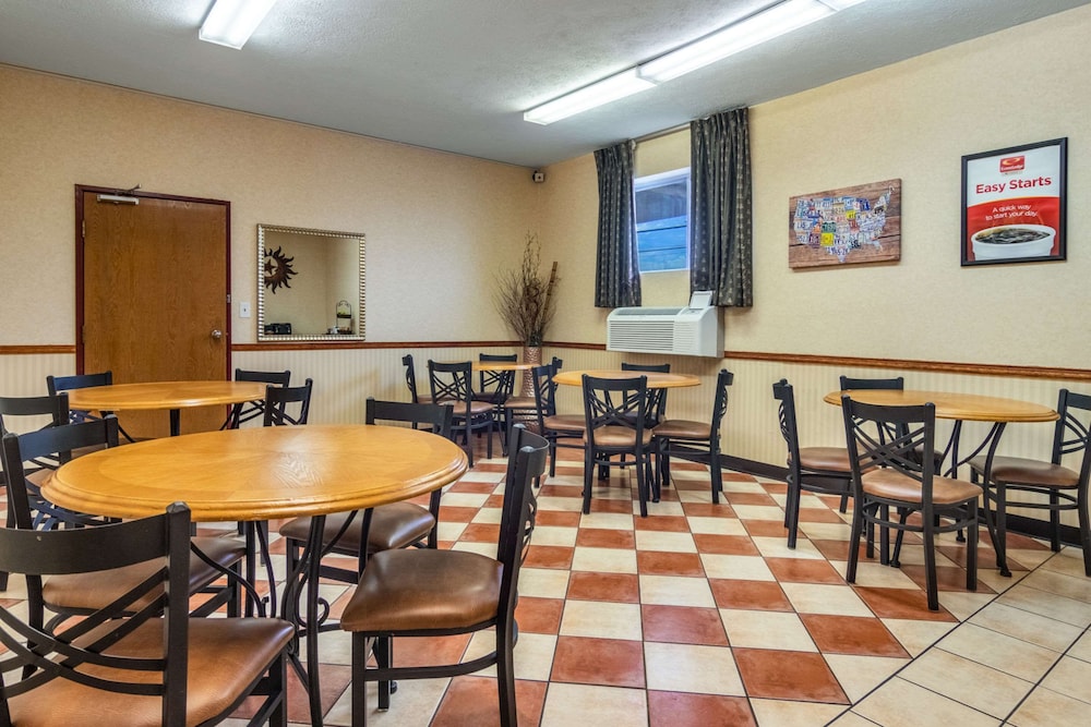 Econo Lodge Kent - Akron West 27/37
