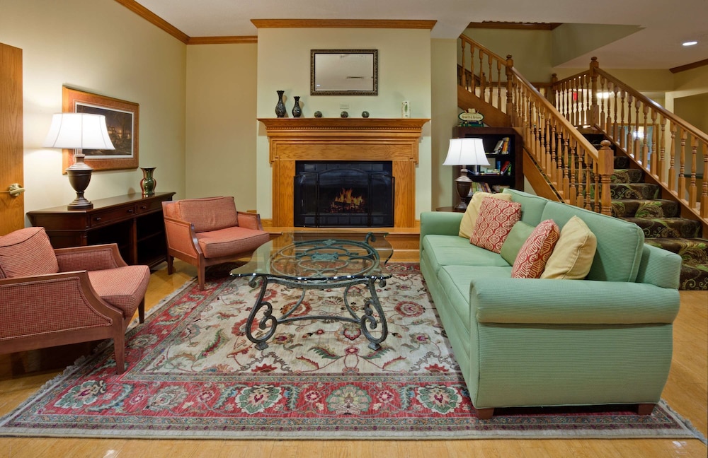 Country Inn & Suites by Radisson, Watertown, SD 13/21