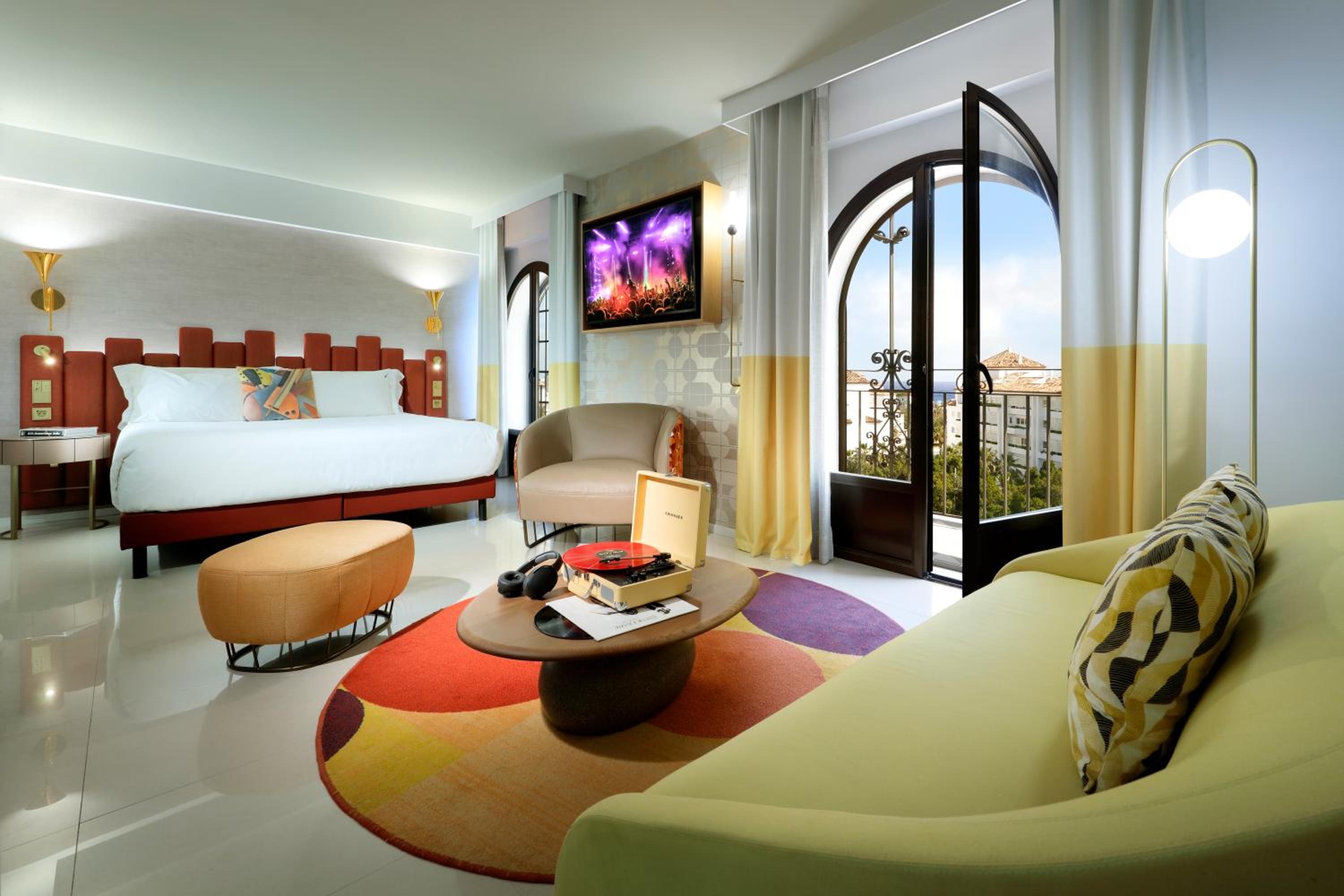 Studio, King Bed, Sofa, Balcony