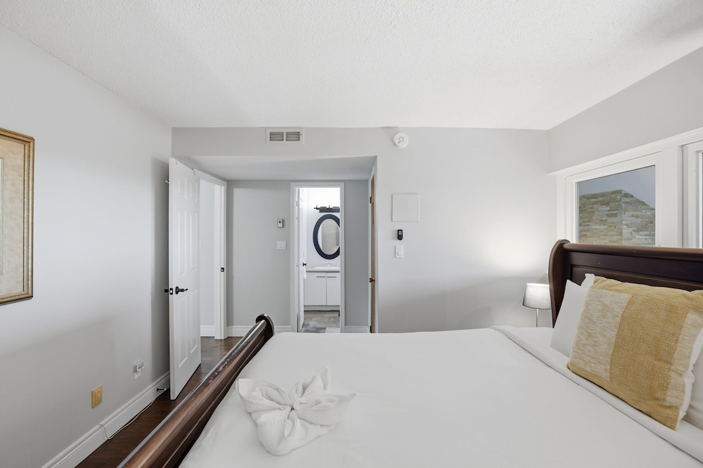 Green, King and Queen and Twin Beds, Pet Friendly