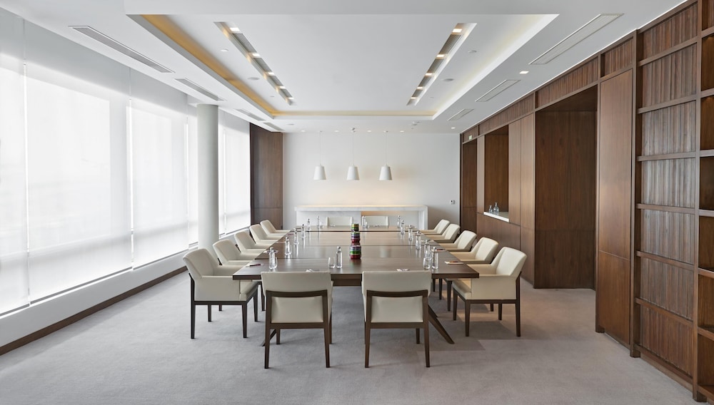 Andaz Delhi, by Hyatt 71/82