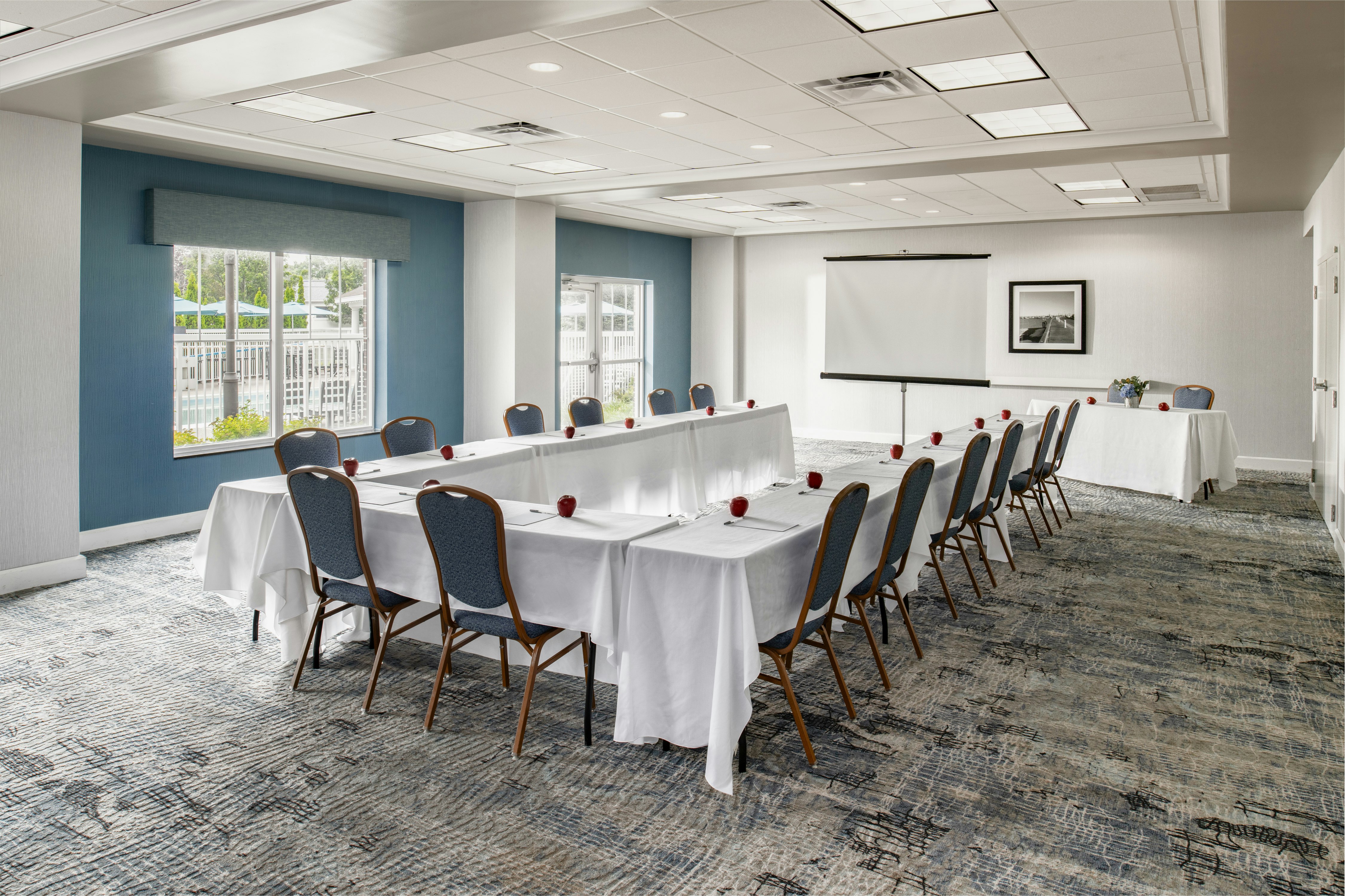 Hampton Inn & Suites Cape Cod-West Yarmouth 12/16