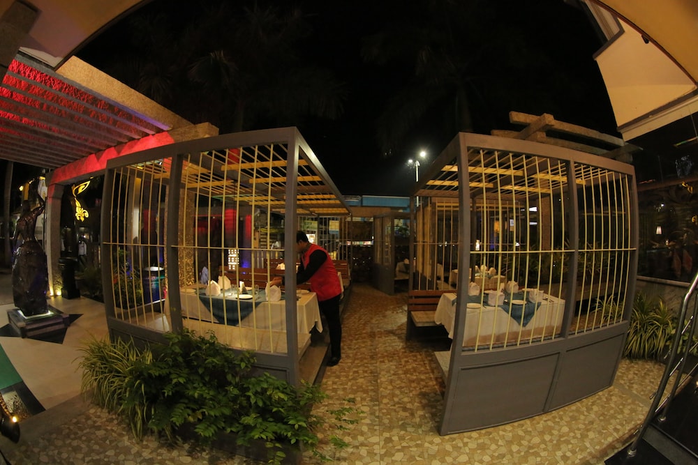 Hotel Hampi International 31/36