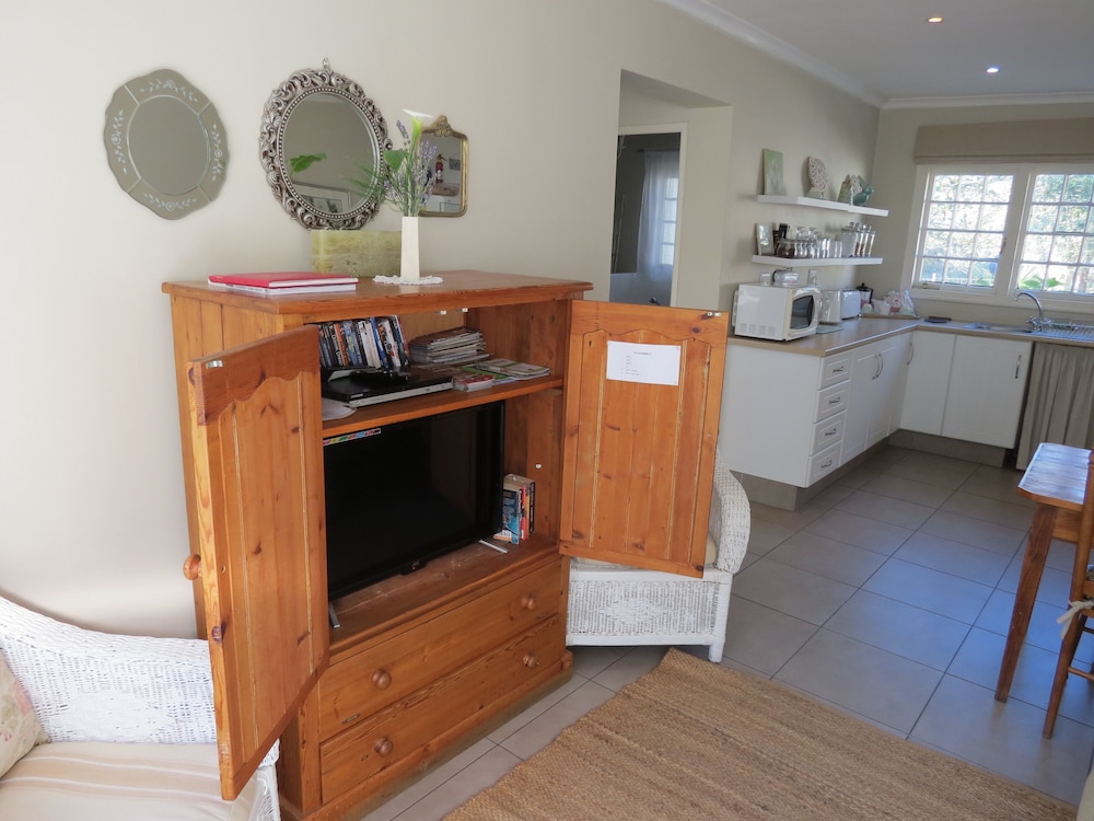 AppleBee Guest Cottages 5/50