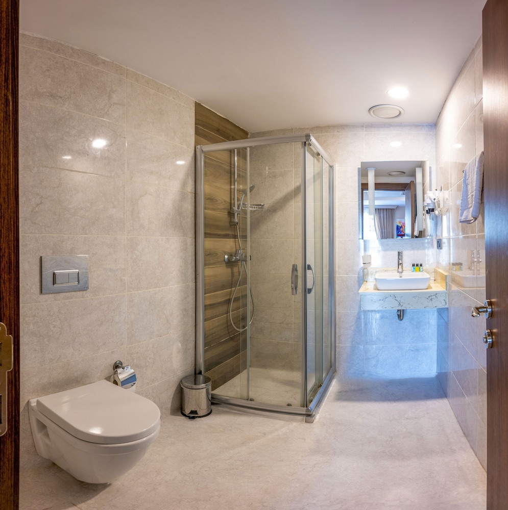 Litros Hotel & Spa 49/50