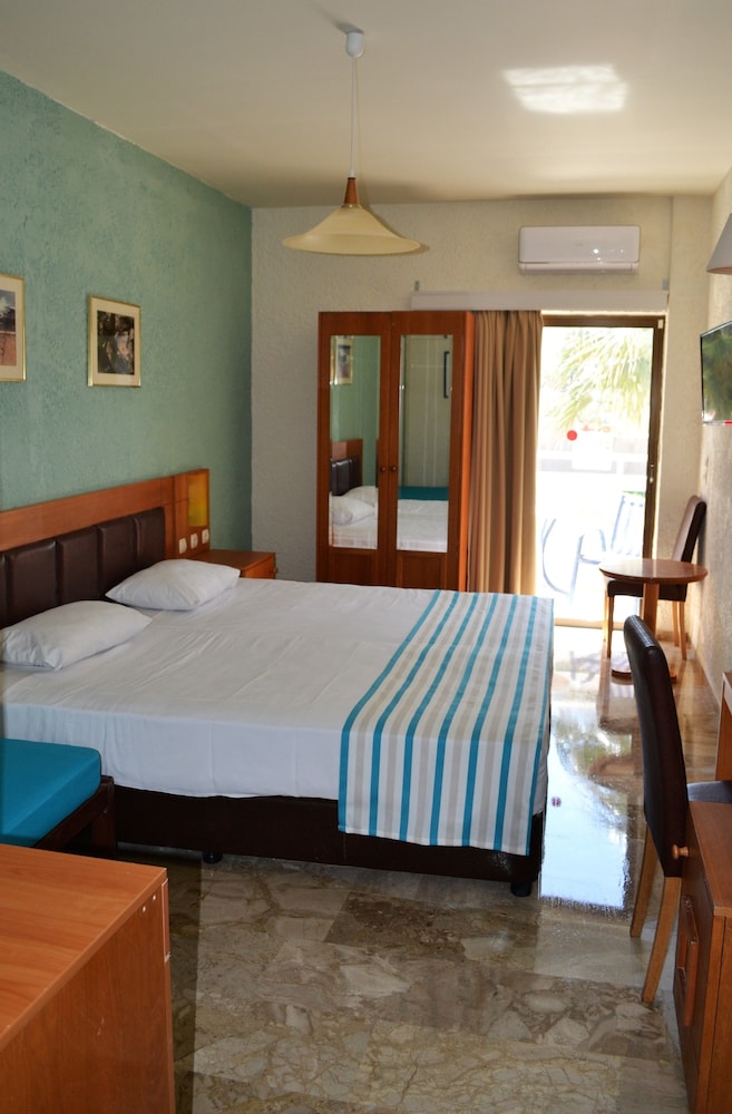 Sunset Beach Hotel 14/50