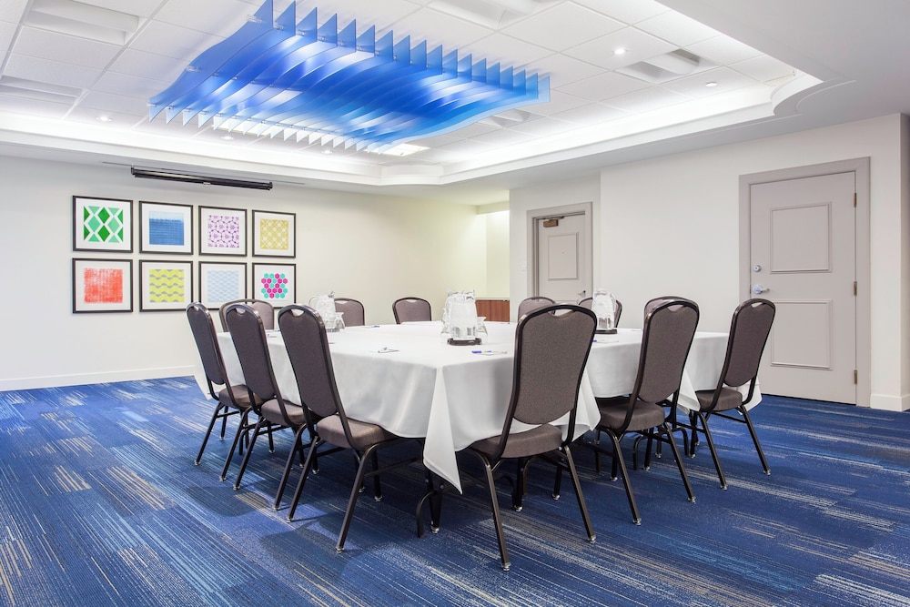 Holiday Inn Express & Suites Mississauga-Toronto Southwest, an IHG Hotel 63/71