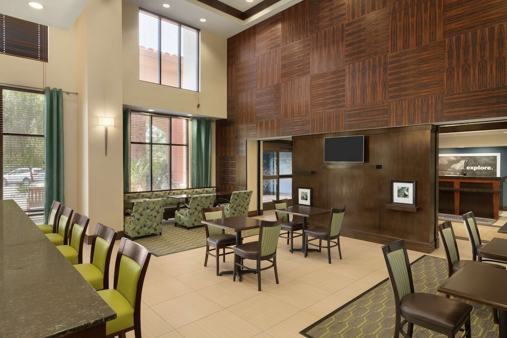 Hampton Inn & Suites Thousand Oaks 46/58