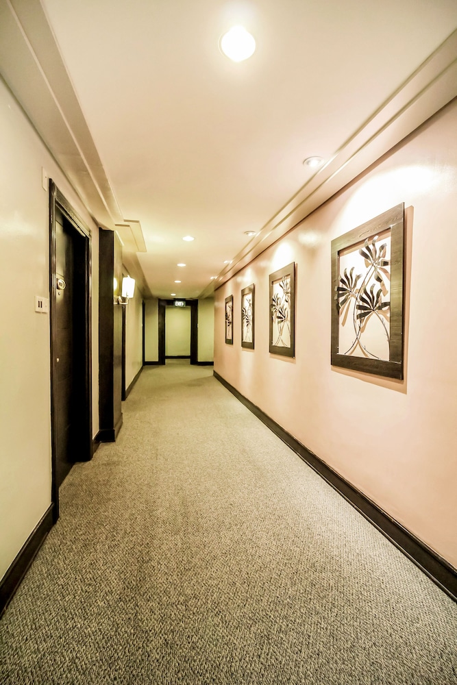Makati Palace Hotel 40/50