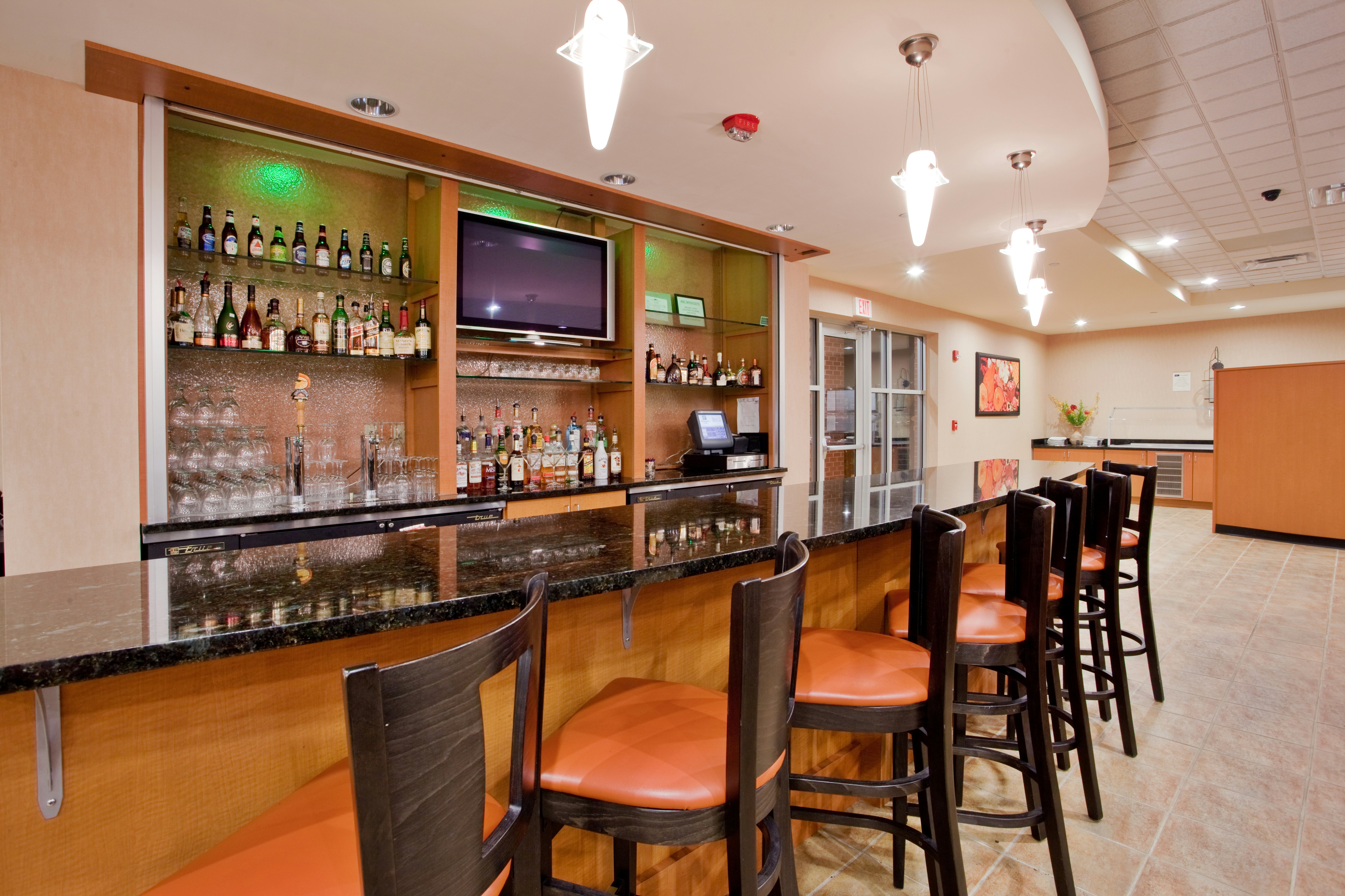 Holiday Inn & Suites Williamsburg-Historic Gateway 13/21