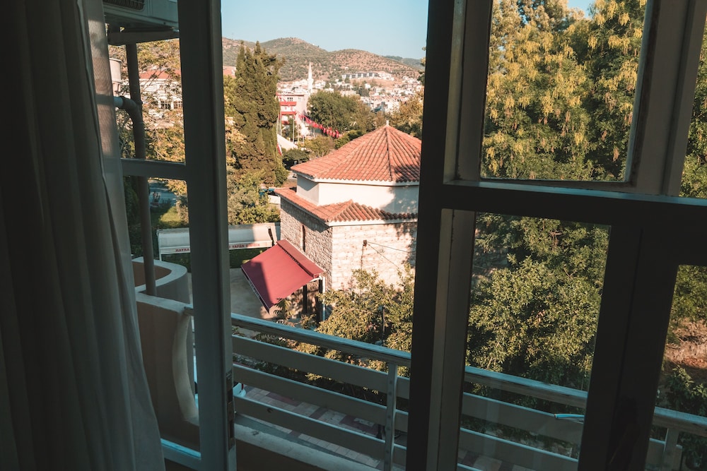 Nicea Hotel 35/60