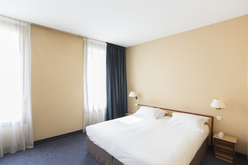 Hotel Cannes Centre Univers 22/68